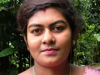 Anjoliya nude